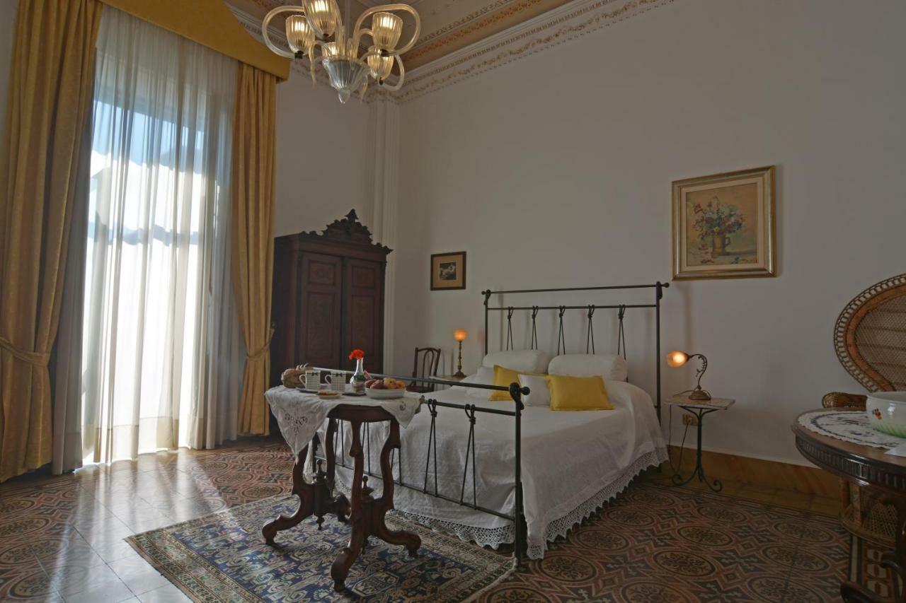 B&B Di Charme Camelie Palazzo Nicotra Riposto Exterior foto